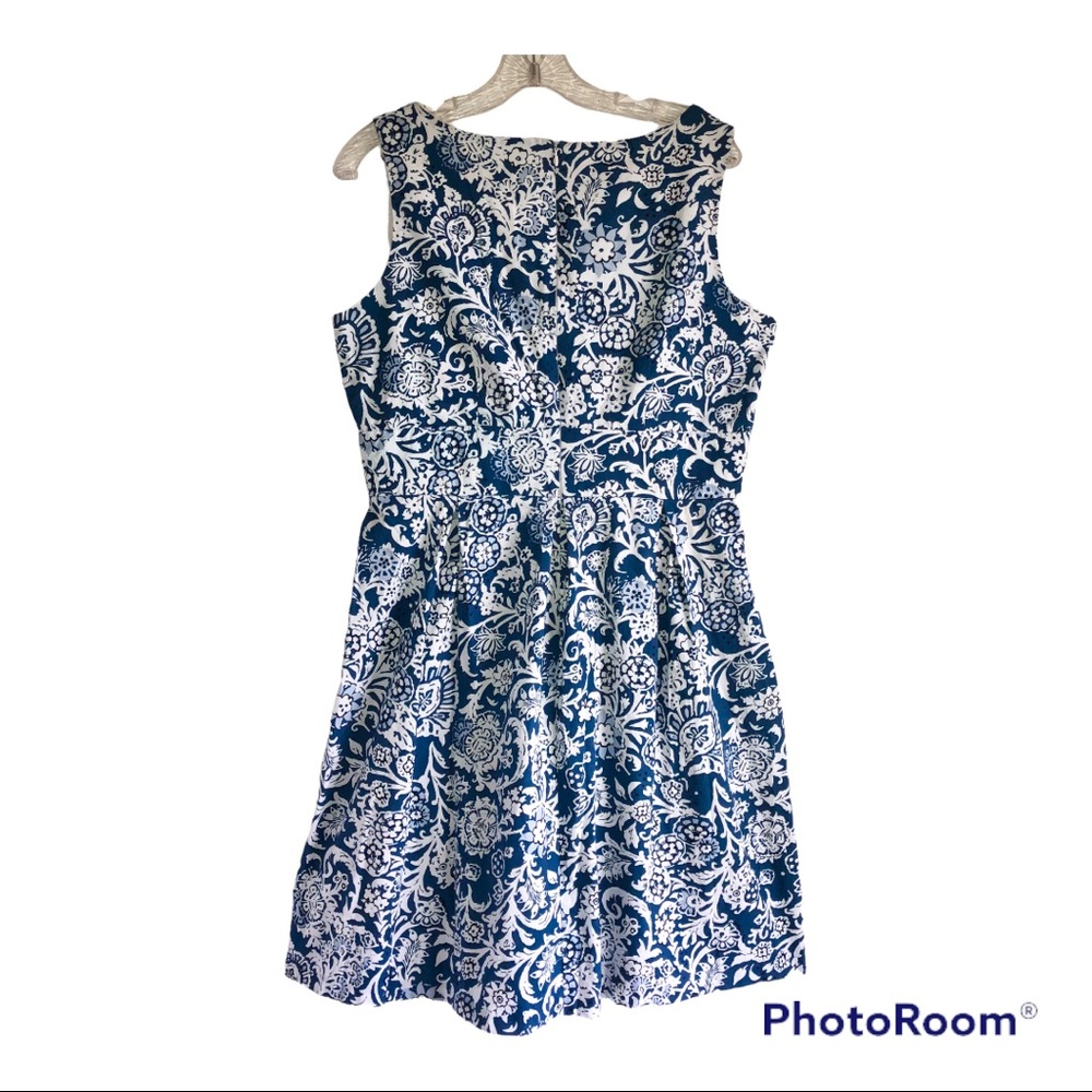 Van Heusen Dress Size 12 Blue White Surplice Floral Print V Neck Fit Flare Cotto